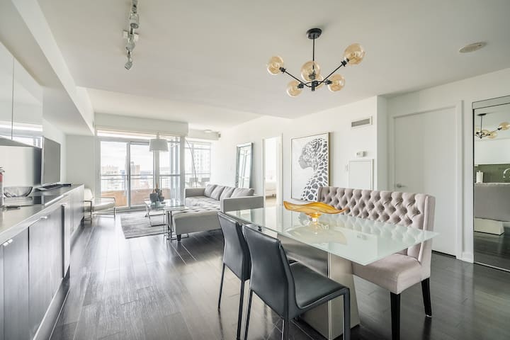 Stunning 2BD/2BTH~Rogers CTR/CN Tower/Parking