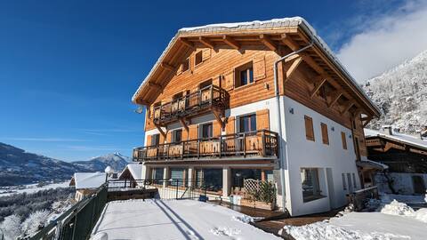Sunny Apartment in Verchaix with hot tub