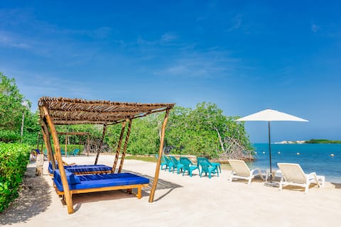 Top Airbnb: Private House facing Caribbean Sea Baru Island WiF in Baru