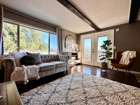 Cozy & Private Cabin Escape w/ Mtn Views