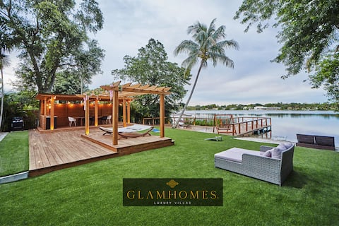 Stunning Lakefront Villa| Deck+Pool+Kayak & PBs