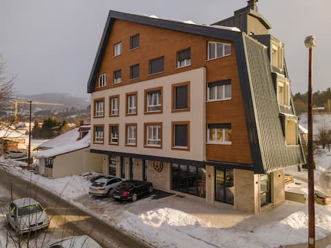 Modern Mountain II - Central