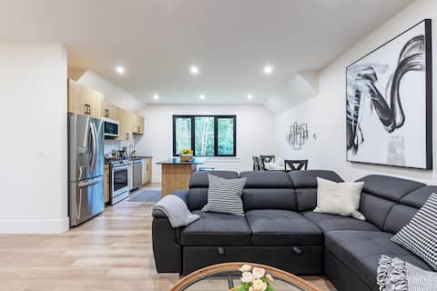 Popular Airbnb listing: Luxury Gateway! Modern Guest Apartment in Murrayville