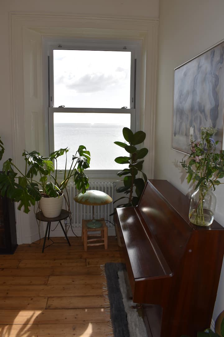 Gorgeous Apartment With Stunning Sea Views & Piano - Bexhill