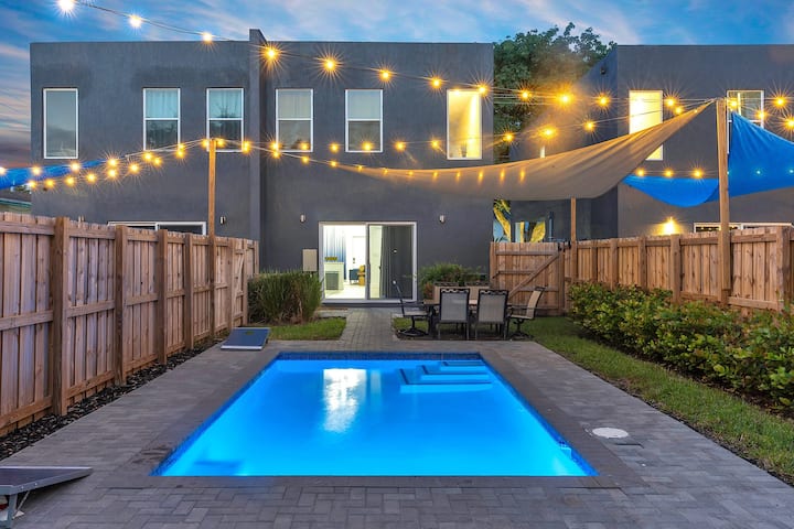 Sierra Sky Pool House - Miami, FL