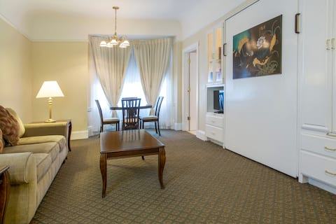 Top Airbnb: San Francisco Union Square Comfort & Tradition 1 in Downtown