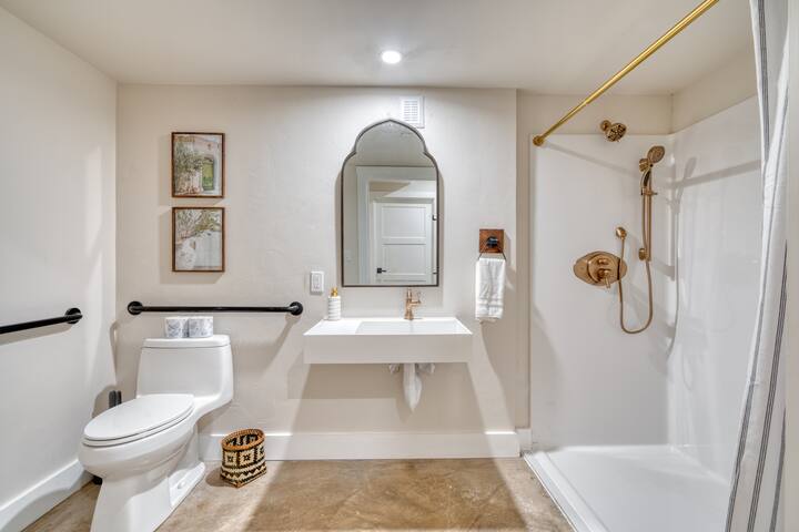 Modern Spanish 3BR | Steps to Mississippi gallery image 5