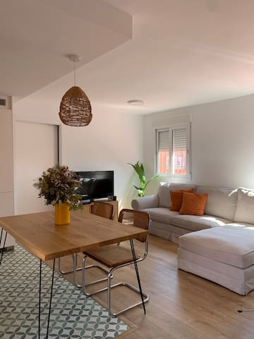 Top Airbnb: Apartment in Valencia: Refurbished with terrace in El Pla Del Real