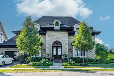 Luxury Lakefront w Private Beach