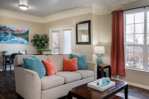 Peaceful Retreat*Close to SKIING*Hot tub*Gym
