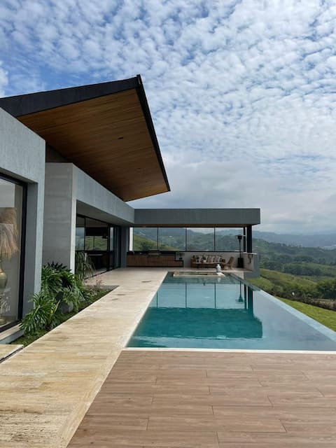 Luxury Villa Spectacular Views. Sauna, Jacuzzi, +