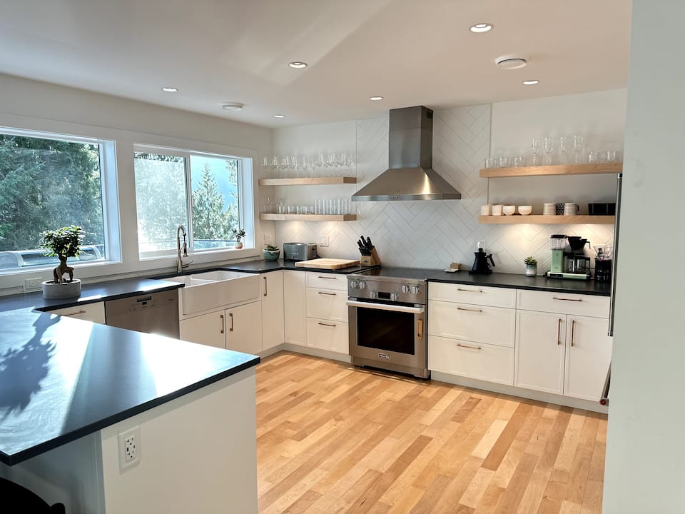 The Youbou Lakehouse on Lake Cowichan, Youbou, British Columbia, Canada, photo 6 of 10