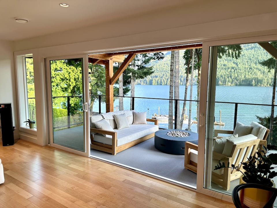 The Youbou Lakehouse on Lake Cowichan, Youbou, British Columbia, Canada, photo 1 of 10