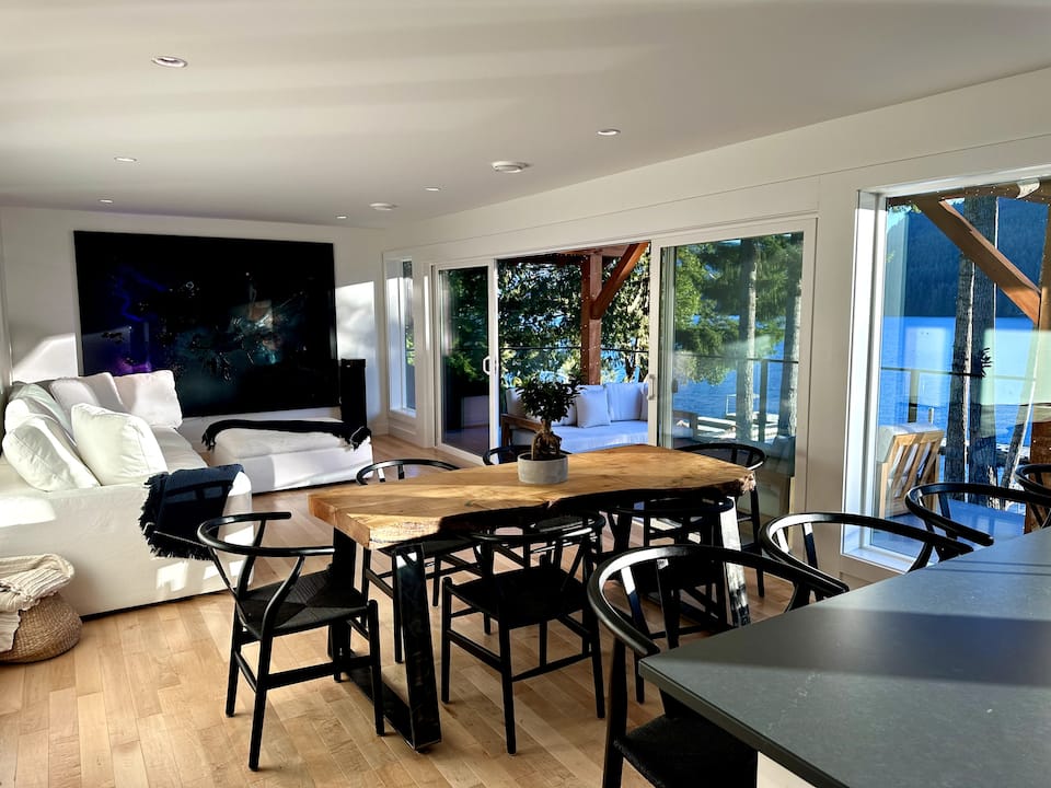 The Youbou Lakehouse on Lake Cowichan, Youbou, British Columbia, Canada, photo 5 of 10