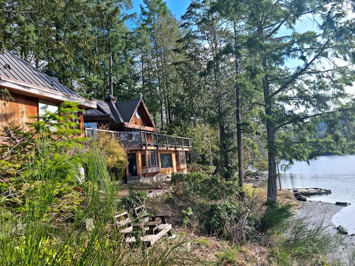 Charming waterfront Salt Spring Island B&B