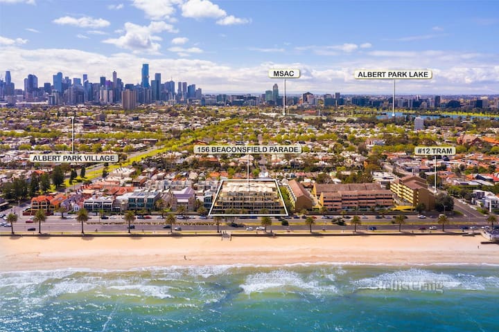 Luxury beachfront apartment gallery image 2