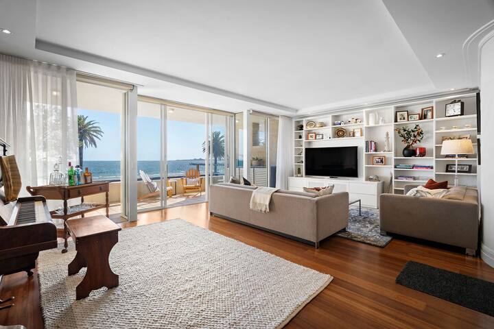 Luxury beachfront apartment gallery image 4