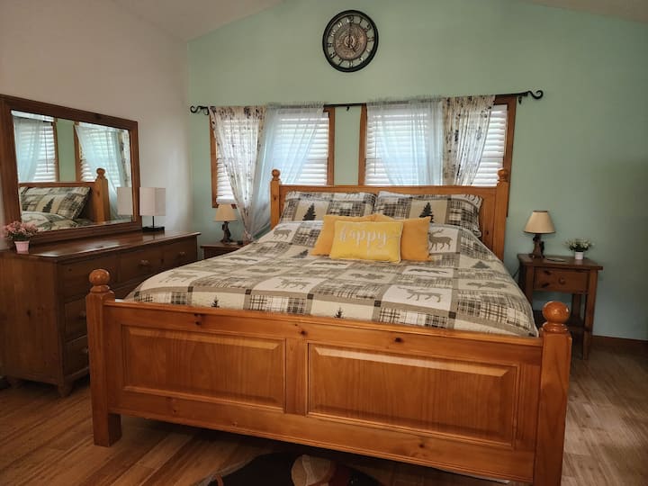  The Master Bedroom loft with a private master bath gives the adults a peaceful getaway and offers even better views of the scenery outside. The King bed has extra soft sheets and mattress to make sure you sleep and dream better than ever. 