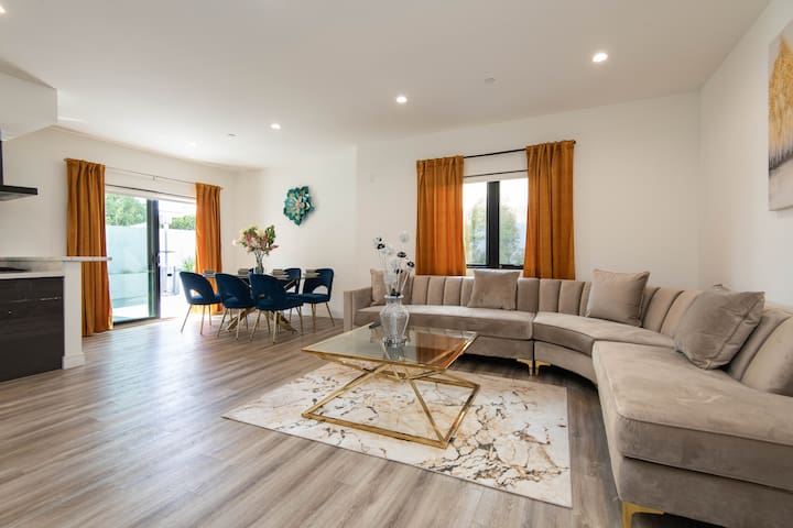 Spacious and Stylish 3BR/2BA Apartment + Parking