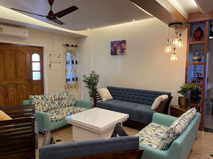 Living room image 6