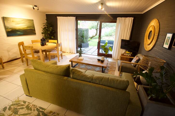 Home Away from Home HOUT BAY gallery image 3