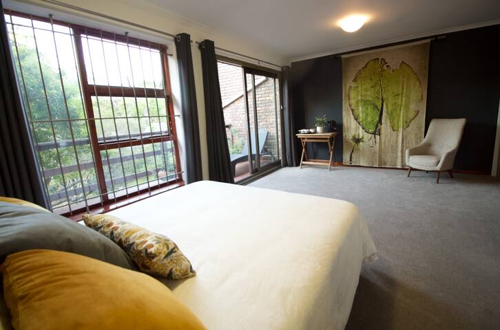 Home Away from Home HOUT BAY gallery image 4