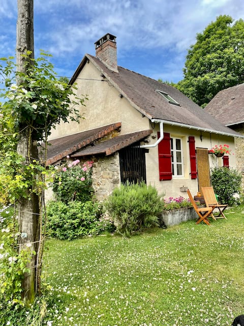 Romantic gîte with private swimming pool