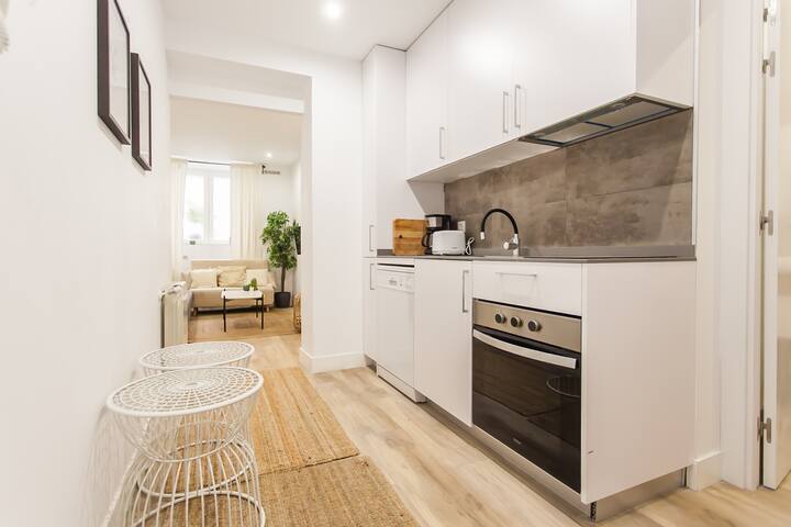 Museos & Las Cortes – Familias 6 hab-6 baños gallery image 4