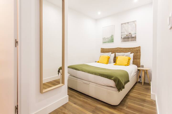 Museos & Las Cortes – Familias 6 hab-6 baños gallery image 3