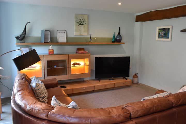 King Sized Coach House - Solva