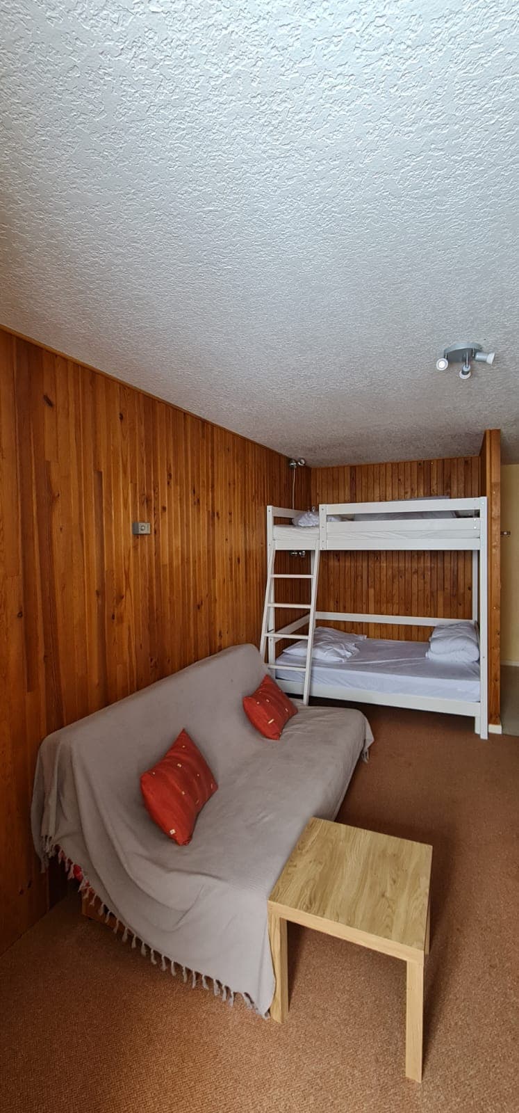 Ambienti i dhomës së gjumit