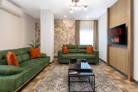 Deluxe Two-Bedroom Spacious Apartment