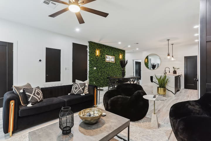 King’s Landing | Designer 3BR