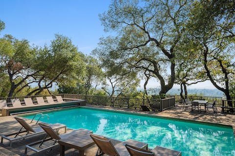 Haven: 5 King Bedrooms, Heated Pool and Hot Tub