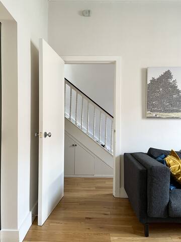 Beautiful light-filled home in the city centre gallery image 5