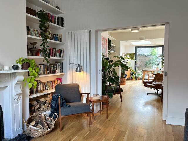 Beautiful light-filled home in the city centre gallery image 3