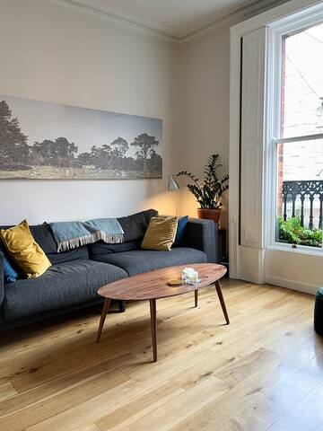 Beautiful light-filled home in the city centre gallery image 4