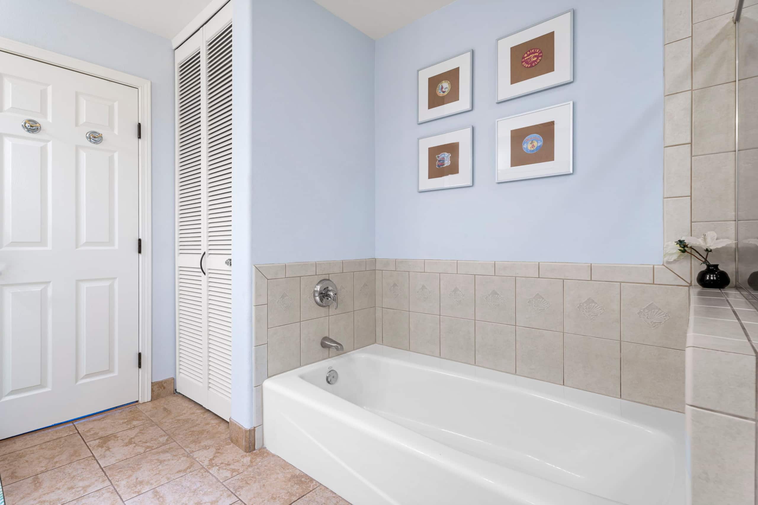 Spacious 3 BR Townhome by Beach - Photo 36