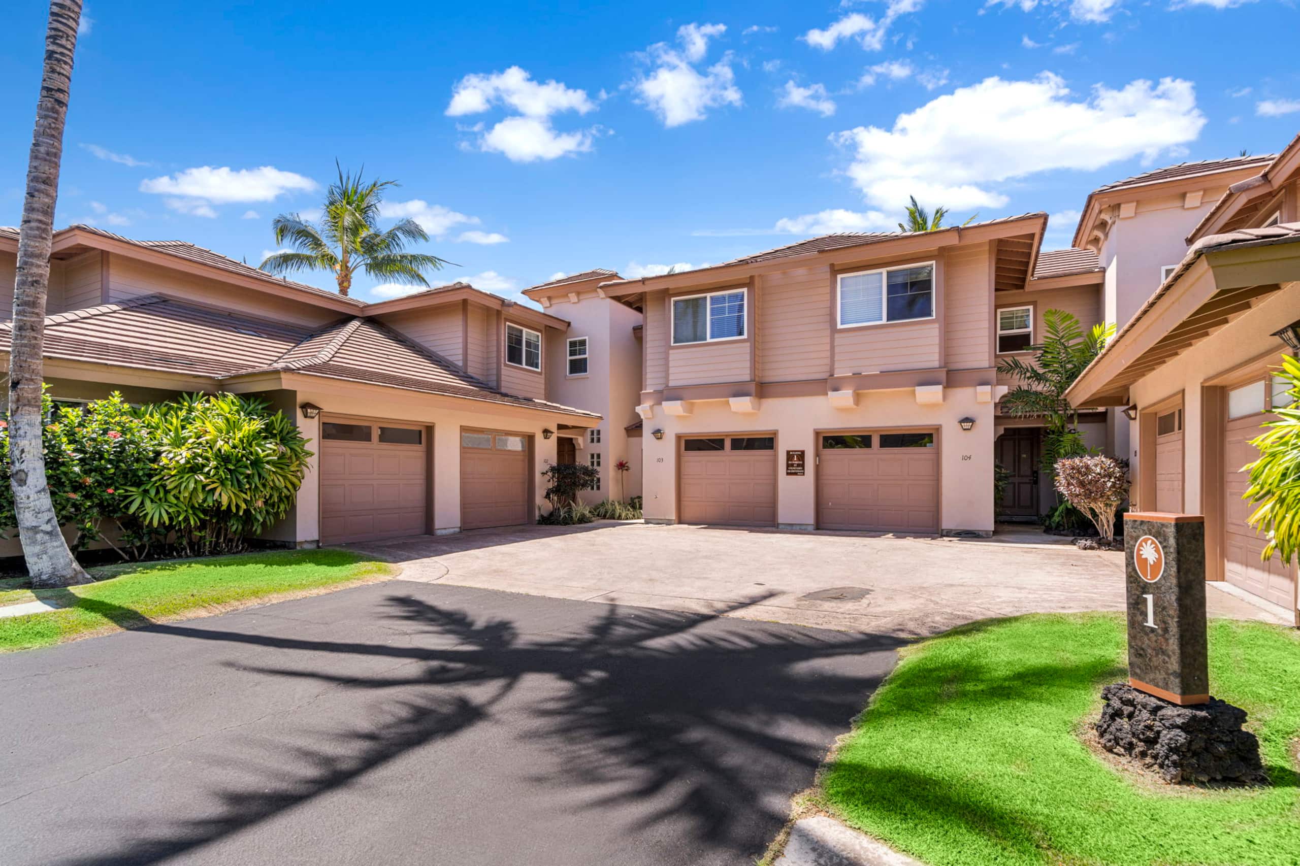 Spacious 3 BR Townhome by Beach - Photo 4
