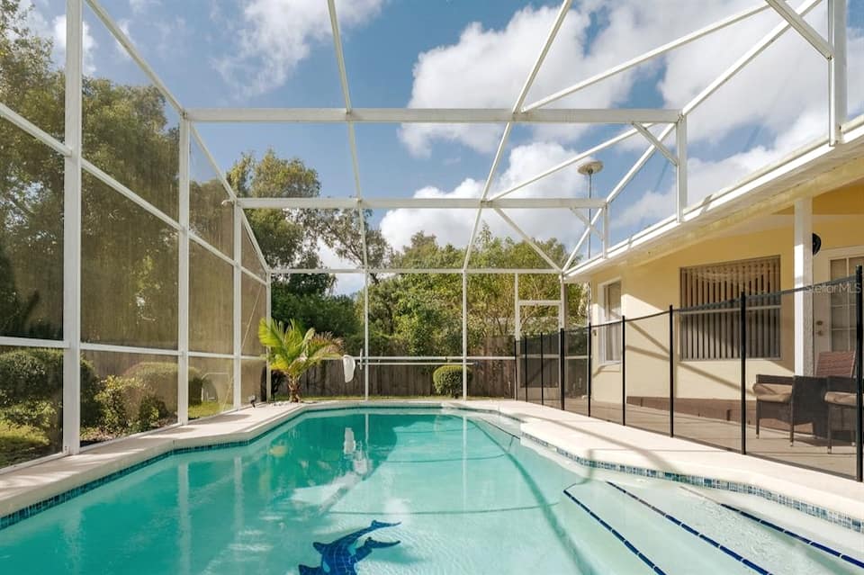 Screened pool at Dolphin Villa
