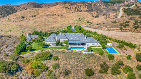 5,400 ft² Mansion Estate | Pickleball, Gym, Games