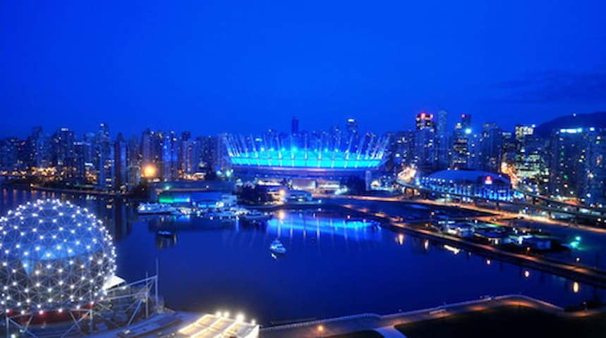 Executive Condo 3 beds 2 separate baths ac parking gallery image 2