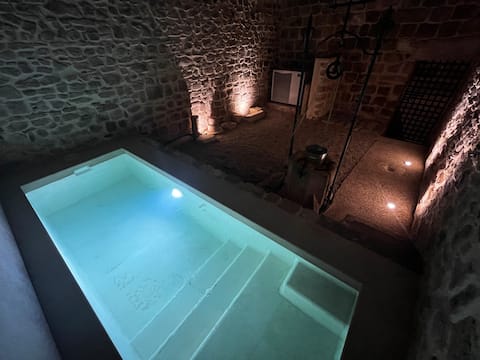 Captain Medina's house. 12 people with a pool.