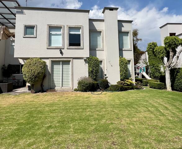 Beautiful house in condo. gallery image 2