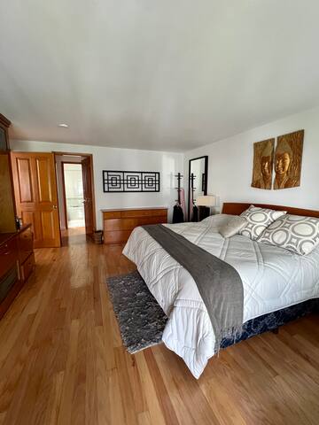 Beautiful house in condo. gallery image 4