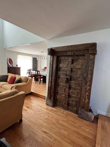 Beautiful house in condo. gallery image 3