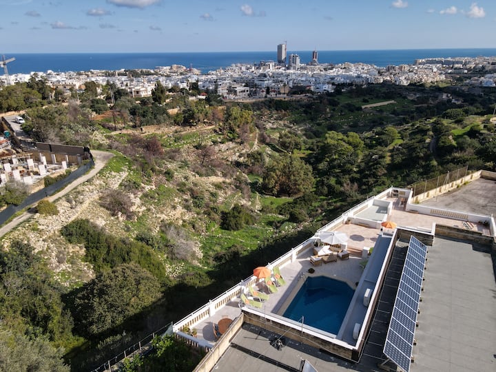 Beautiful Villa With Breathtaking Views In Swieqi - Malta
