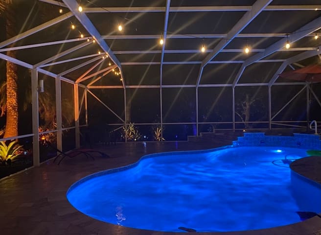 4/4, Huge pool, mini-golf & barn gallery image 3