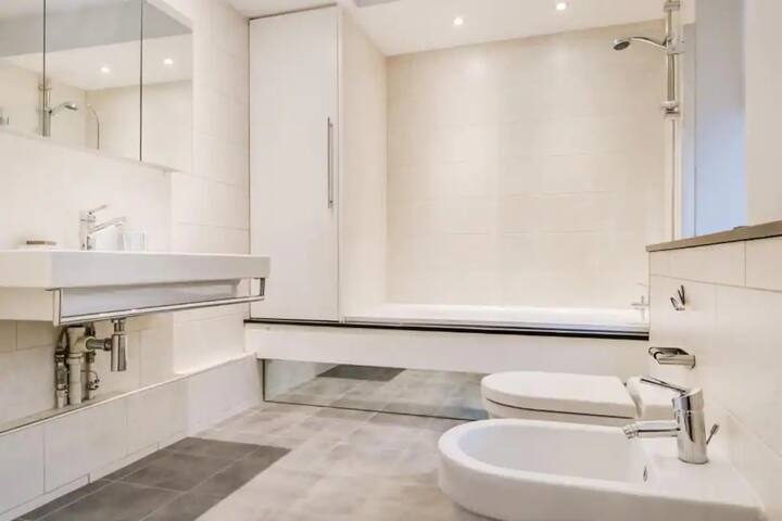 2 Bed Chiltern Street Apartment Marylebone A gallery image 5