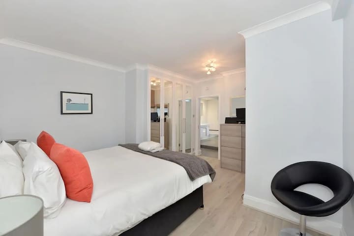 2 Bed Chiltern Street Apartment Marylebone C gallery image 3